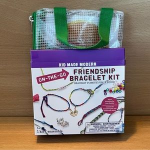 NWT Friendship Bracelets Kid Made Modern On the Go Kit Ages 5+ Case Beads Charms